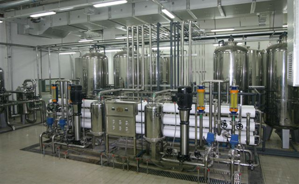 食品飲料行業(yè)對(duì)水質(zhì)的要求：食品飲料行業(yè)用水通常需要用到預(yù)處理凈水或純凈水,電導(dǎo)率通常在10uS/cm以下。符合GB5749-2006生活飲用水衛(wèi)生標(biāo)準(zhǔn)、CJ94-1999飲用凈水標(biāo)準(zhǔn)。